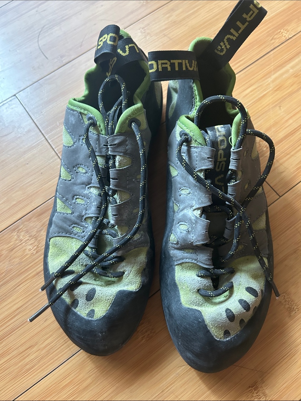La Sportiva Size 9 Men’s Green Gray Climbing Shoes